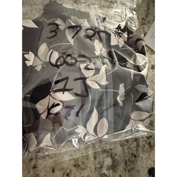 Lands End Womens Relaxed Fit V-Neck Floral Top PM Supima Cotton  Casual Comfy - Picture 7 of 8